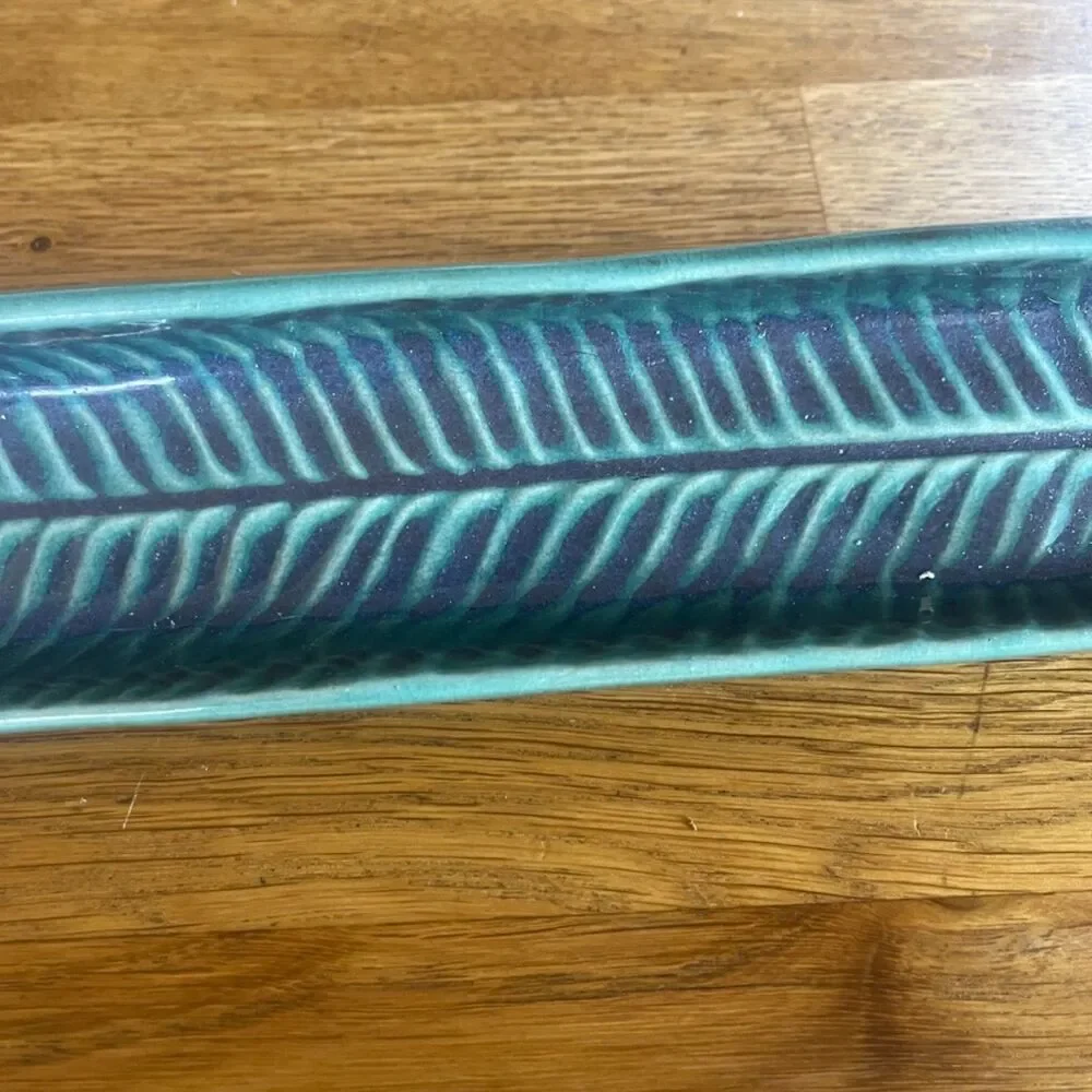 Crate & Barrel Green Leaf Appetizer Dish Long Olive Boat 16